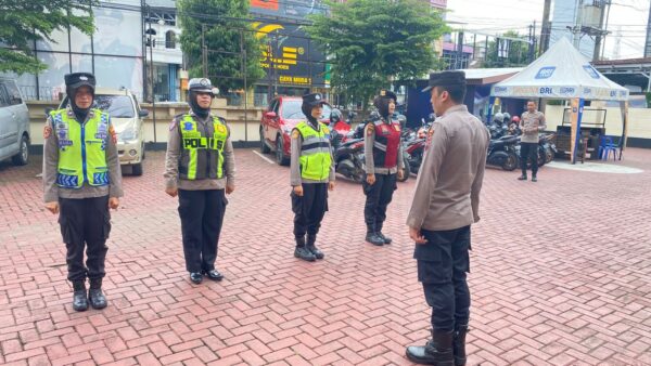 Ibadah Tenang, Polwan Polres Banjarnegara Intensifkan Patroli Jumat