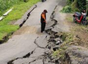 Jalan Utama Banjarnegara-Kayuares Ditutup, Tanah Gerak Ancam Keselamatan