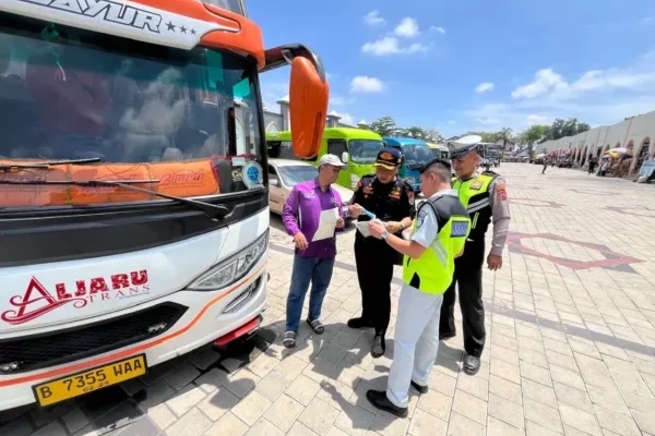 Sambut Libur Nataru, Polda Jateng Periksa Kelaikan Ratusan Armada Bus