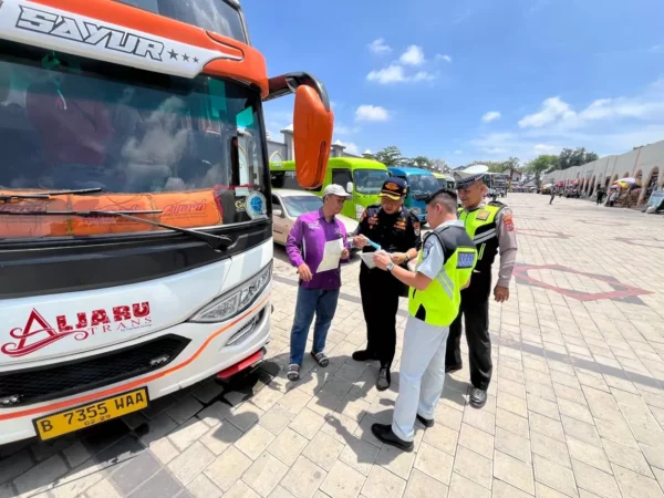 Jelang Nataru, Polda Jateng Gelar Ramp Check Serentak Armada Bus