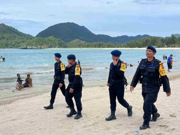 Jelang Tahun Baru, Polisi Hadir Jaga Keamanan Di Tempat Wisata