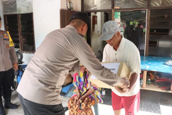 Kapolres Jembrana Angkat Nilai Pancasila dan HAM dalam Kegiatan Sosial Bersama Warga