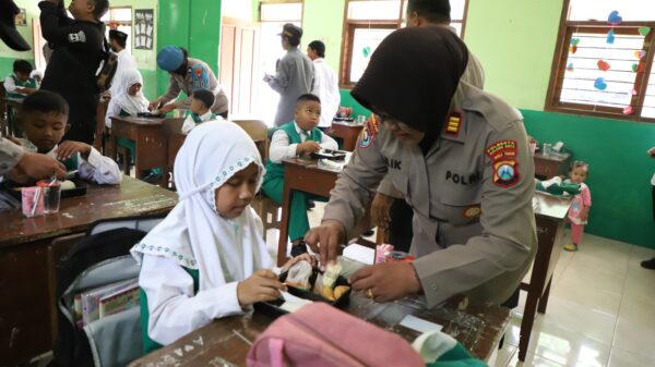 Kapolresta Malang Kota Kombes Pol Nanang Haryono Ciptakan Program Peduli Gizi Anak di Malang