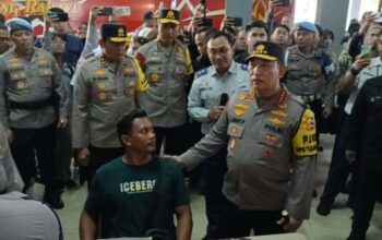 Kapolri Pastikan Keamanan Nataru Dengan Kunjungi Terminal Tirtonadi Surakarta