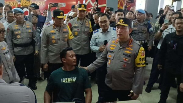 Kapolri Pastikan Keamanan Nataru dengan Kunjungi Terminal Tirtonadi Surakarta