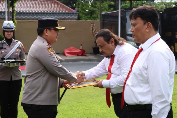 Kasus Pembunuhan Di Losari Terungkap, Resmob Brebes Diganjar Penghargaan