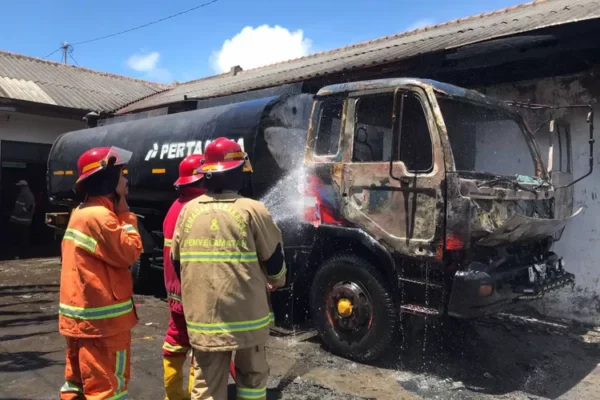 Kronologi Kebakaran Truk Tangki Aspal di Cilacap: Kerugian Besar