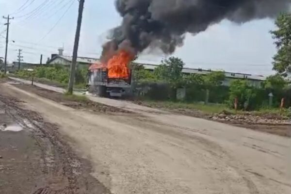 Kebakaran Truk Muatan Busa Hebohkan Kawasan Industri Terboyo Semarang