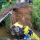 Kecelakaan Di Banjarnegara, Truk Pasir Jatuh Akibat Jembatan Roboh