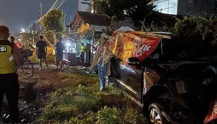 Mobil Hantam Angkringan di Kartasura, Sopir Meninggal Setelah Dievakuasi