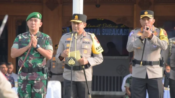 Kesiapan Aparat Diperiksa, Kapolda Jateng Gelar Pasukan Sambut Libur Nataru