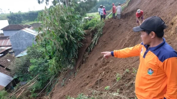 Longsor Hancurkan Rumah Di Temanggung, Korban Jiwa Jatuh Satu Orang