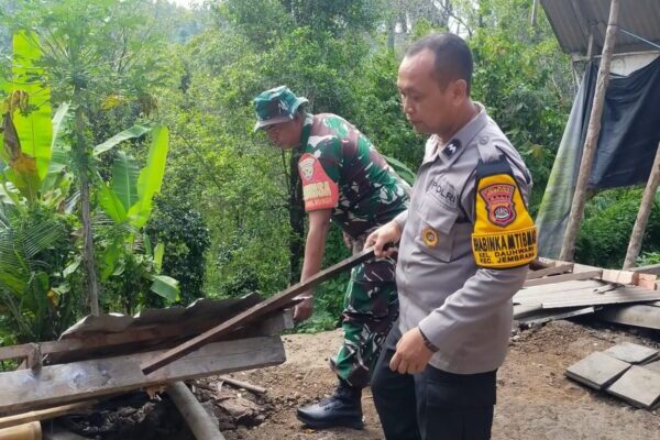 Longsor Melanda Jembrana, Bhabinkamtibmas Dauhwaru Siap Bantu Warga