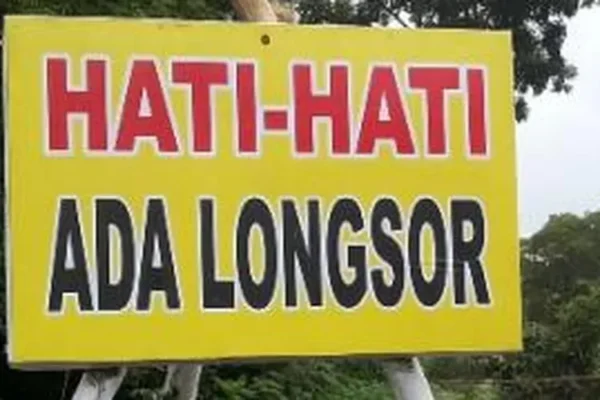 Longsor Di Banyumas, Arus Kendaraan Di Jalan Nasional Sempat Terganggu