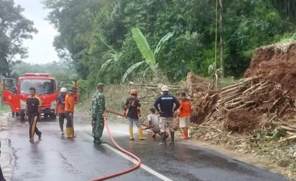 Longsor Di Matesih Dan Ngargoyoso, Bpbd Karanganyar Berjibaku Pulihkan Akses