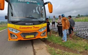 Lucu Tapi Seram, Bus Pendaki Salah Rute Ke Kuburan Di