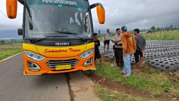 Lucu Tapi Seram, Bus Pendaki Salah Rute Ke Kuburan Di