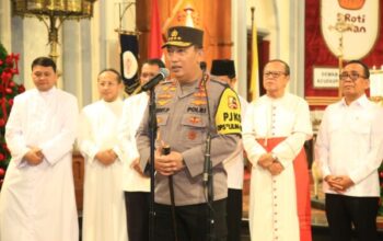 Menkopolkam Dan Kapolri Hadiri Misa Malam Natal Di Gereja Katedral