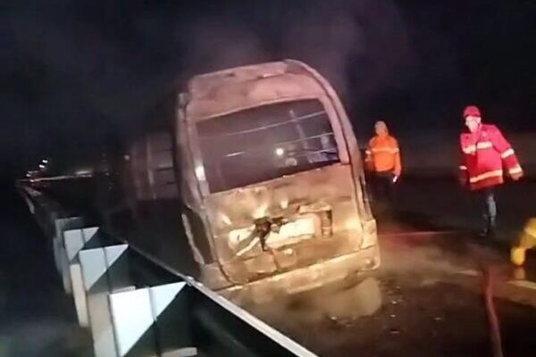 Kebakaran Minibus di Tol Boyolali KM 480, Kendaraan Ludes Tak Bersisa