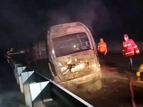 Minibus Hangus Terbakar Di Tol Boyolali Km 480