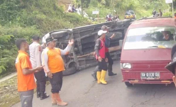 Mobil Avanza Kecelakaan Di Jalur Wisata Candi Sukuh Karanganyar, Sopir