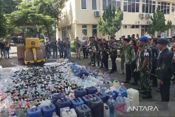 Operasi Lilin Dimulai, Polresta Banyumas Hancurkan Minuman Beralkohol