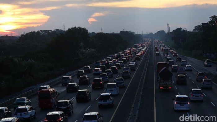 Pengaturan One Way-Contraflow di Tol Cikampek dan Semarang Siap Hadapi Lonjakan Arus Natal