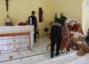 Polres Demak Lakukan Sterilisasi Gereja Dengan Detektor Logam Dan K9