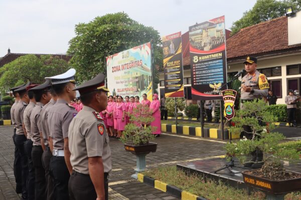 Polres Jembrana Adakan Upacara Korps Raport Di Awal 2025