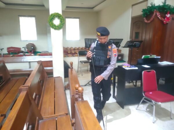 Polres Sukoharjo Lakukan Sterilisasi Untuk Pastikan Gereja Aman Saat Natal