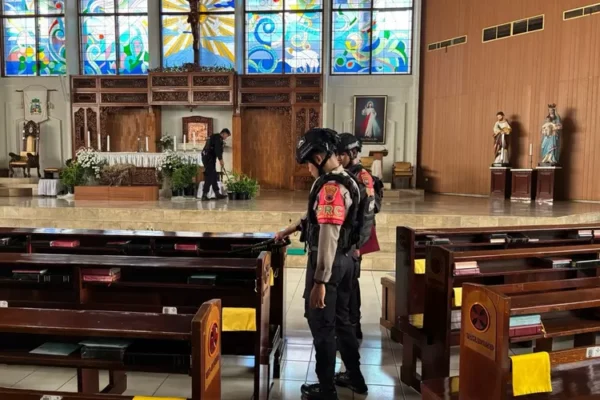 Sterilisasi Gereja oleh Polresta Banyumas dan Gegana untuk Ibadah Natal yang Aman