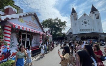 Pos Pelayanan Polresta Malang Kota Bernuansa Natal Jadi Tempat Foto