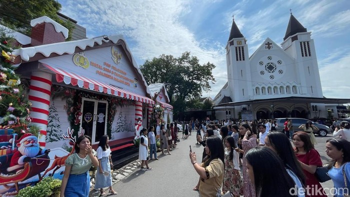 Pos Pelayanan Polresta Malang Kota Bernuansa Natal Jadi Tempat Foto