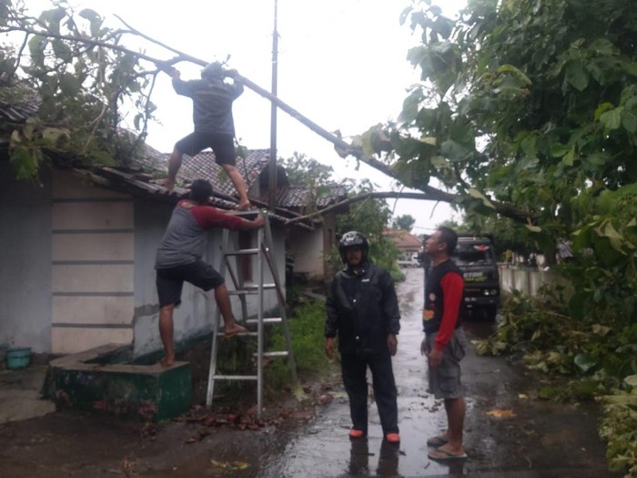 Puluhan Rumah Rusak Akibat Amukan Lisus Di Perbatasan Klaten Dan