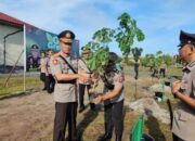 SPN Kalteng Kini Lebih Hijau, Wakapolda Tanam Pohon Trembesi dan Durian demi Lingkungan Asri