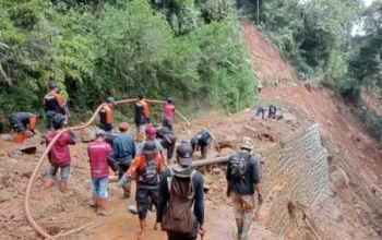 Salem Brebes Tertimpa Longsor, Ribuan Warga Mengungsi Hingga Saat Ini