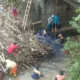 Sampah Menumpuk Di Tiang Jembatan Kali Nggajing Sukoharjo, Mengganggu Pemandangan