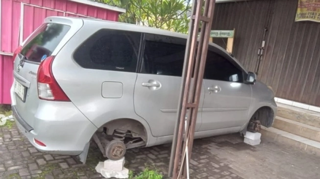 Ban Mobil Avanza di Semarang Raib, Digantikan Bata Ringan