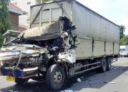 Sopir Mengantuk, Truk Tronton Hantam Truk Berhenti Di Pantura Kendal