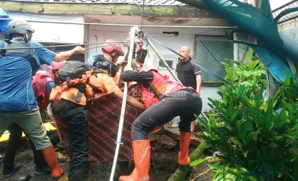 Tanah Urukan Sumur Ambles, Kakek Di Kota Malang Alami Nasib