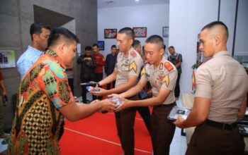 Taruna Akpol Angkatan 59 Bagikan Ratusan Nasi Jumat Berkah Untuk