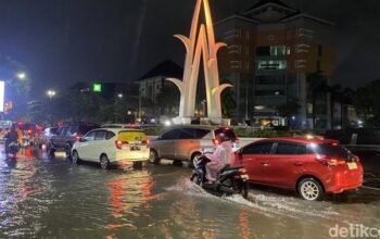 Tiga Jam Hujan Lebat, Sejumlah Ruas Jalan Kota Semarang Tergenang