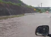 Banjir Rendam Tol Pandaan-Malang Km 67, Kendaraan Antre Mengular