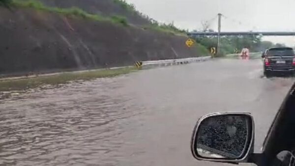 Tol Pandaan Malang Km 67 Tergenang Banjir, Lalu Lintas Macet Panjang