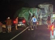 Truk Gandeng Timpa Brio Di Tol Semarang Solo, Kecelakaan Hebat Di