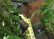 Jembatan Ambruk di Banjarnegara, Truk Pasir Hantam Sungai dari Ketinggian