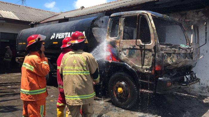 Truk Tangki Bermuatan Aspal Meledak Di Cilacap, Warga Geger