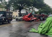 Truk Trailer Ringsek Tergencet Beban Berat Di Jalur Pantura Rembang