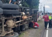 Truk Tronton Terguling Di Jalur Semarang Solo, Begini Kronologinya