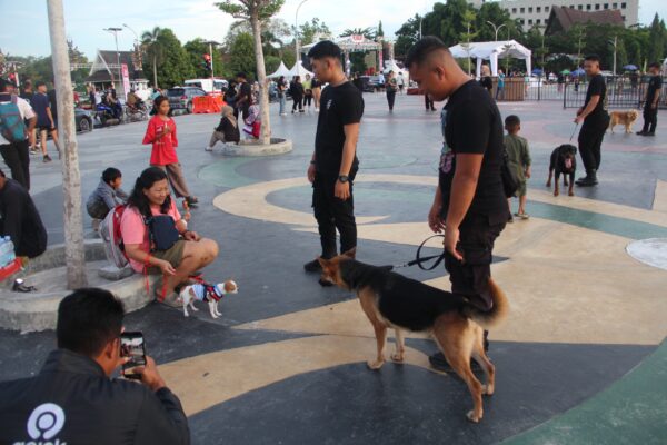 Unit K-9 Polda Kalteng Patroli Bundaran Besar, Wujudkan Keamanan dan Keakraban